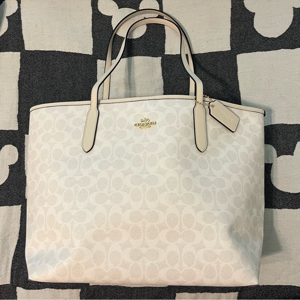 Coach White/Chalk Cream Signature Tote Bag